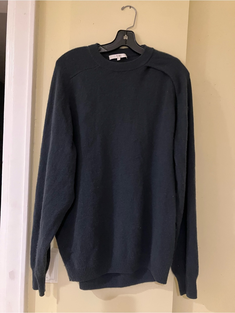 $625 Feather Weight Cashmere Cutout Sleeve Pullover In Dark Slate - Picture 5 of 10